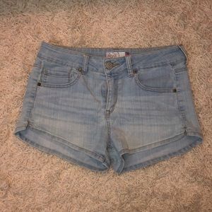 cute jean shorts!!! so comfortable